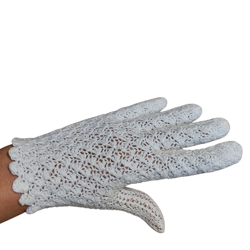 Vintage White Scalloped Knit Gloves | Romantic Crochet Lace Look | Classic Retro